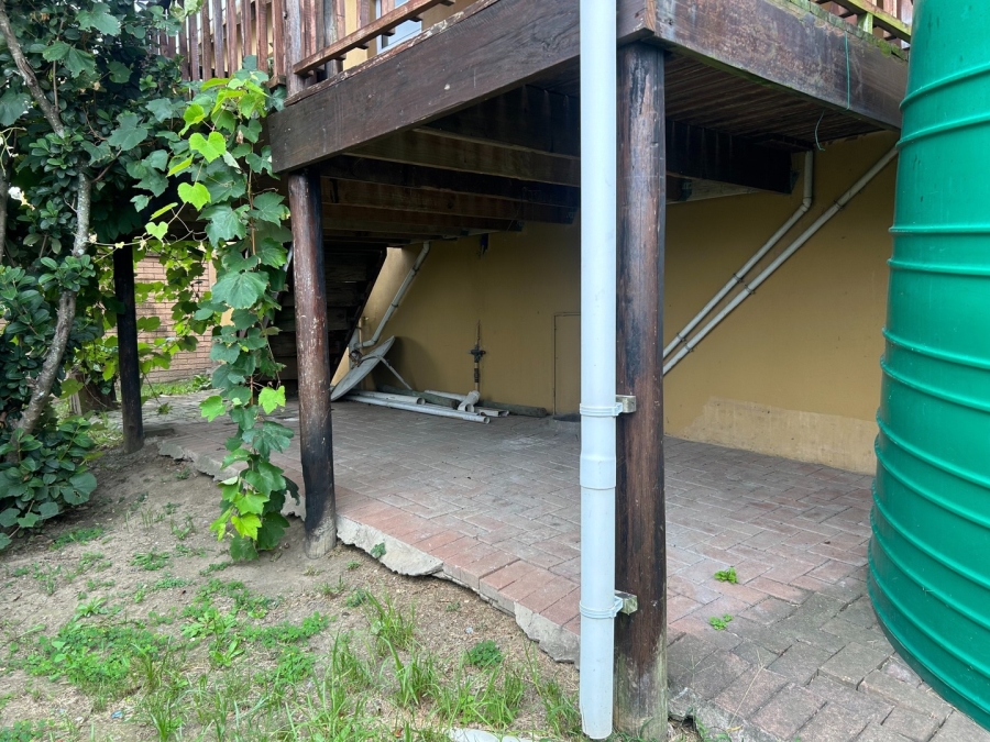 5 Bedroom Property for Sale in Beacon Bay North Eastern Cape